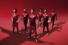 库里在训练中加强身体对抗备战季后赛，库里训练有多刻苦