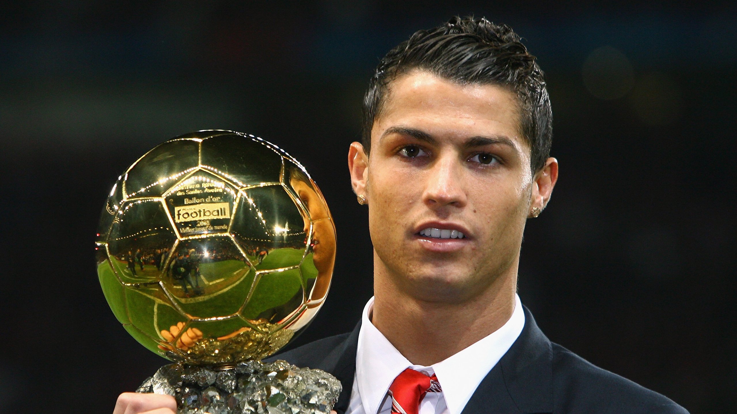 多功能足球场设计新理念，融合城市景观和休闲体验，多功能球场造价